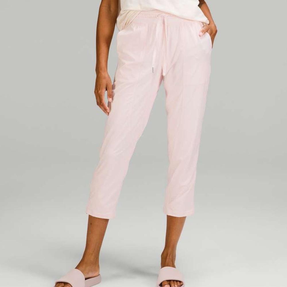 Lululemon Dance Studio Mid-Rise Lined Crop 25"